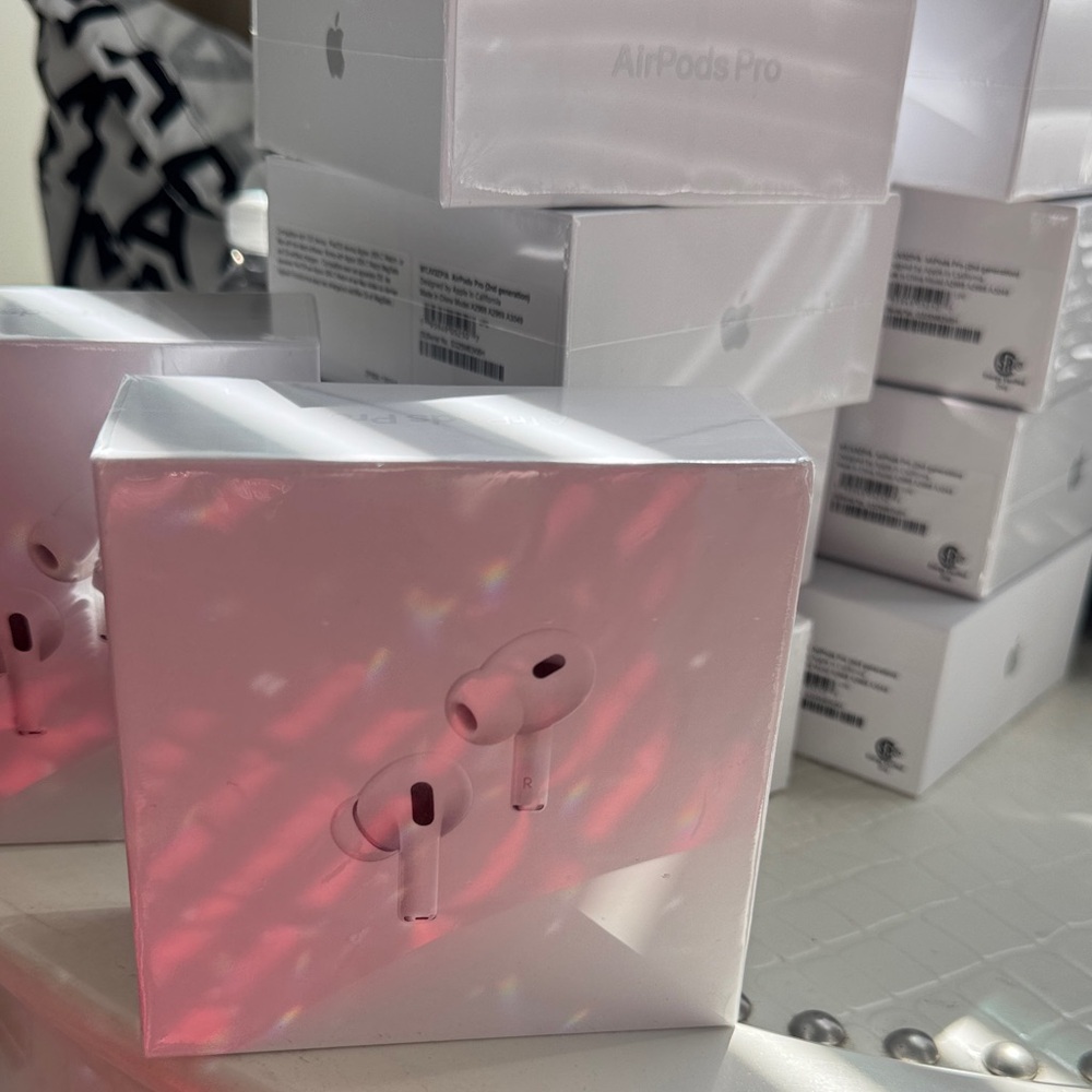 SEALED !!Apple AirPods Pro second gen Earbuds in White - Wireless Noise